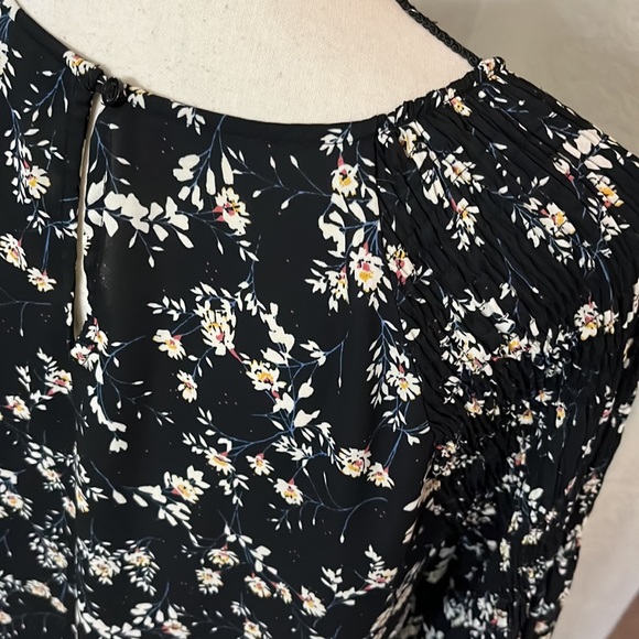 a.n.a.  A New Approach black floral small print shirt/blouse LARGE - Picture 12 of 17